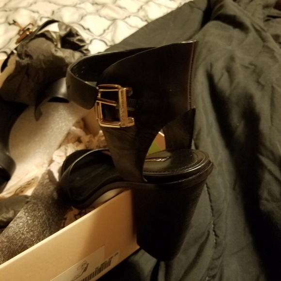 Sandals - Picture 3 of 4